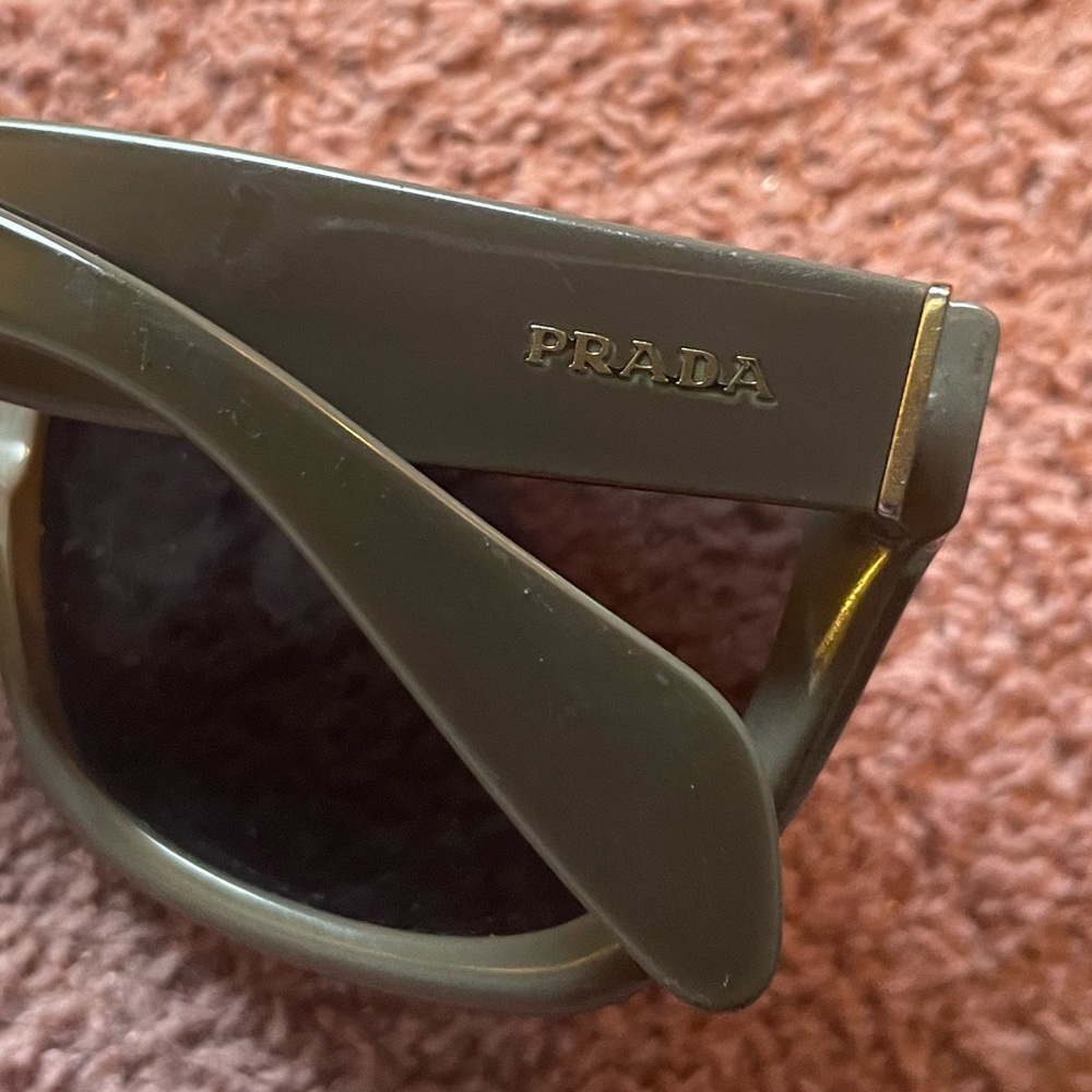 Prada “Polarized” Gray Sunglasses. - Picture 5 of 6